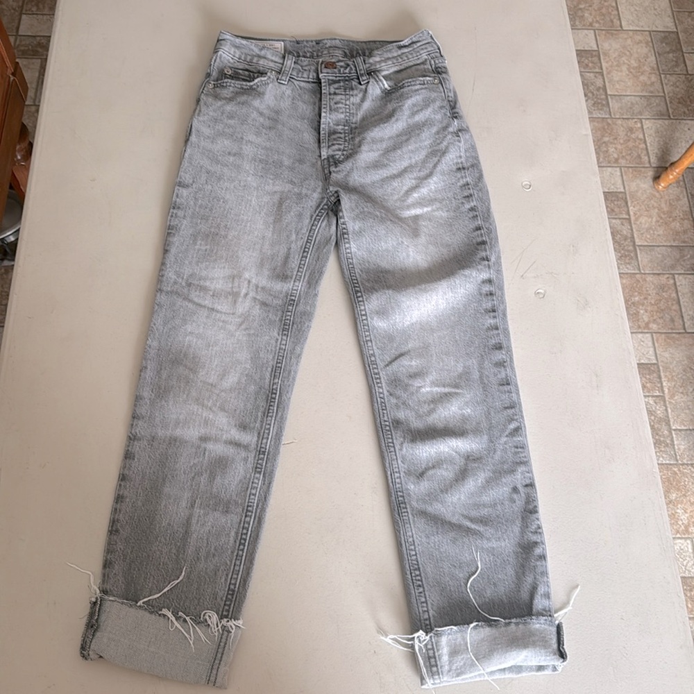 GAP Women's Gray Straight Leg Jeans - Picture 2 of 7